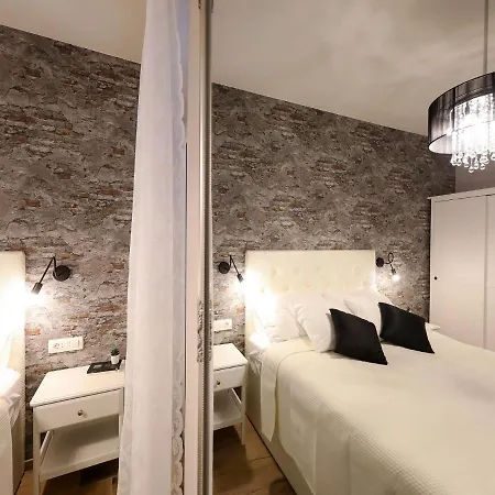 Aldo Center Apartment *